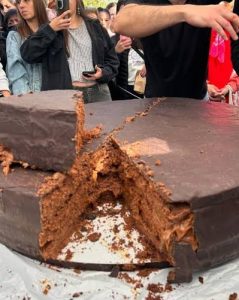 Spreen va por el récord Guinness del alfajor más grande del mundo en Recoleta